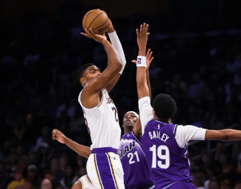 八村垒本赛季三分命中率高达44.3%，创湖人队史单赛季新纪录